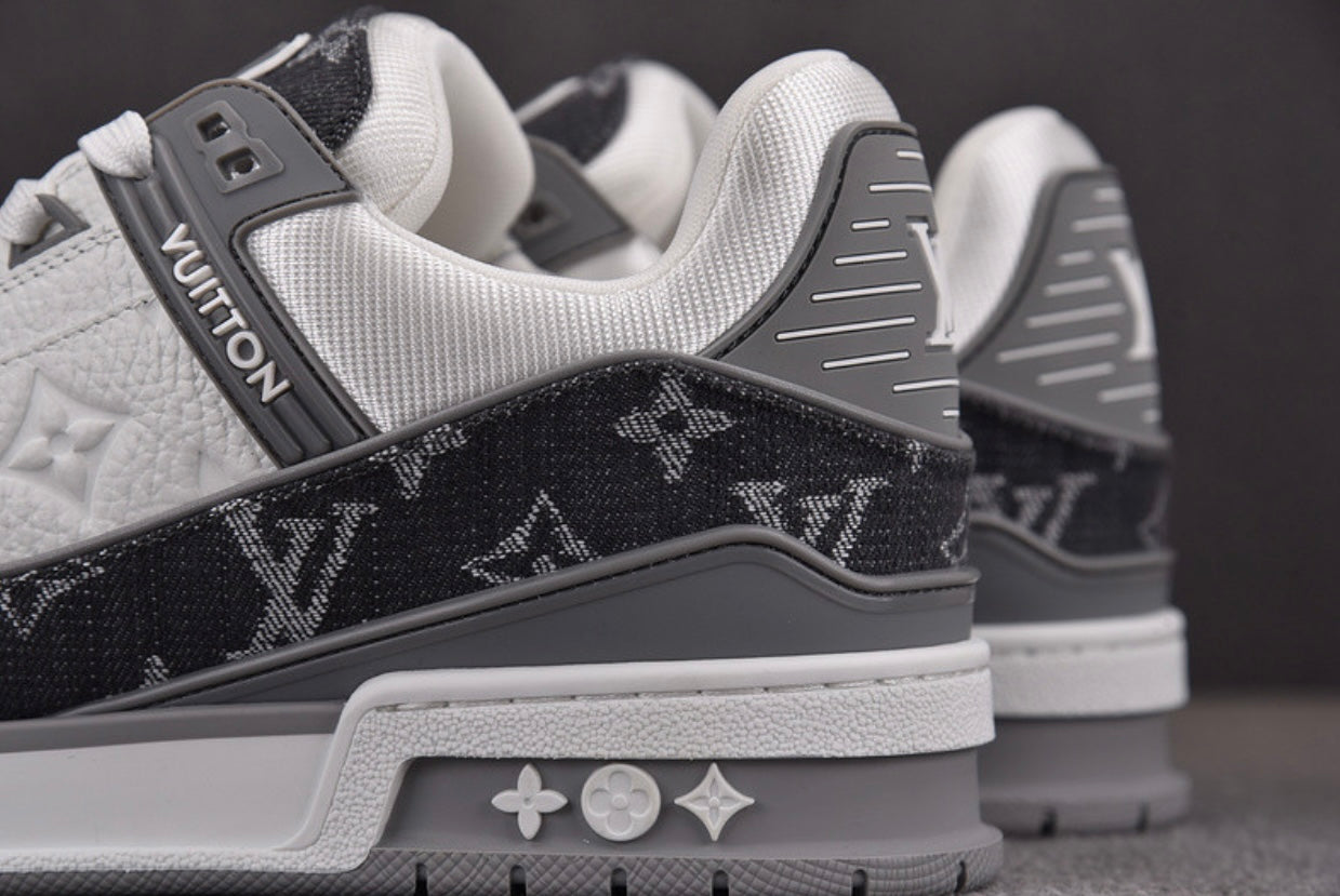 LOU V Trainer