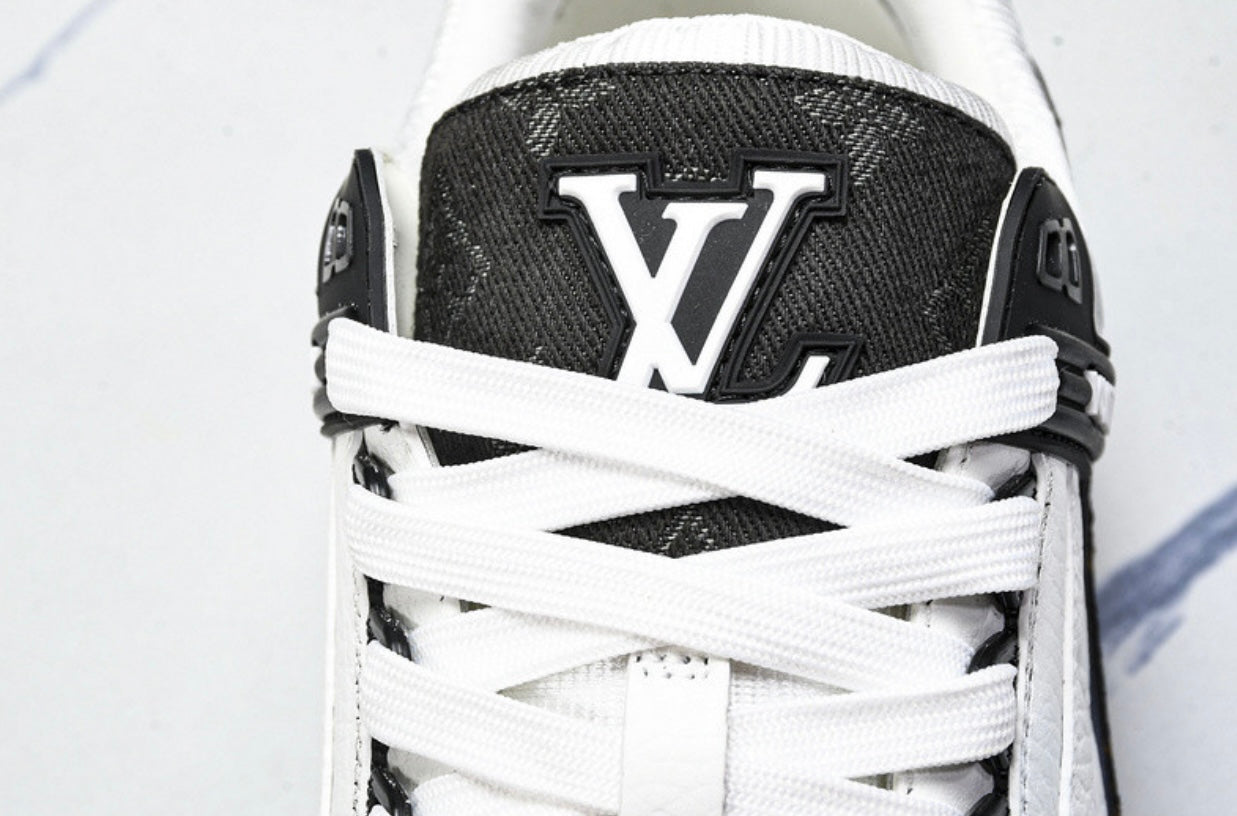 LOU V Trainer