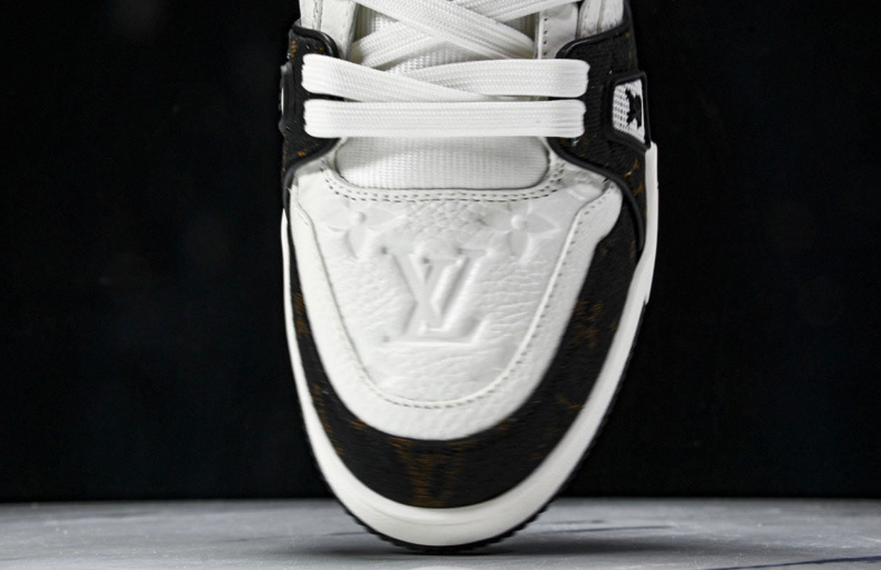 LOU V Trainer