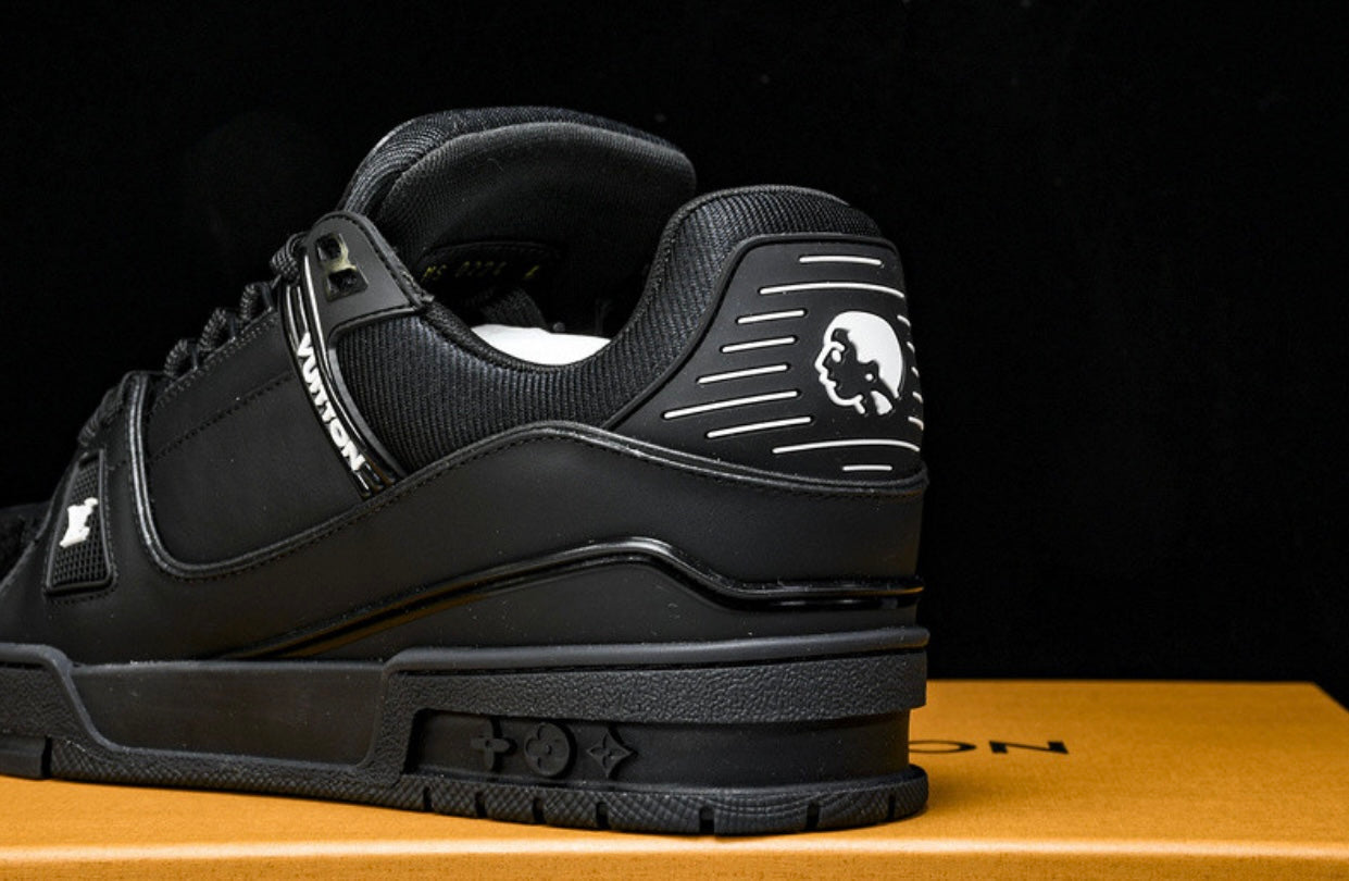 LOU V Trainer