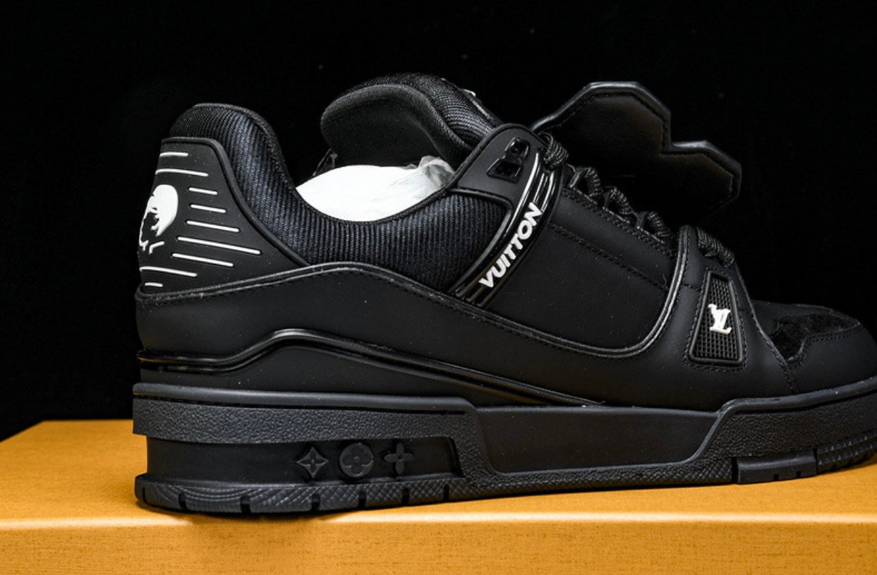 LOU V Trainer