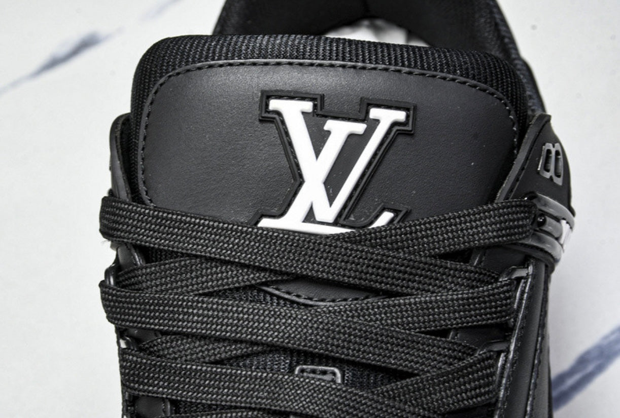 LOU V Trainer