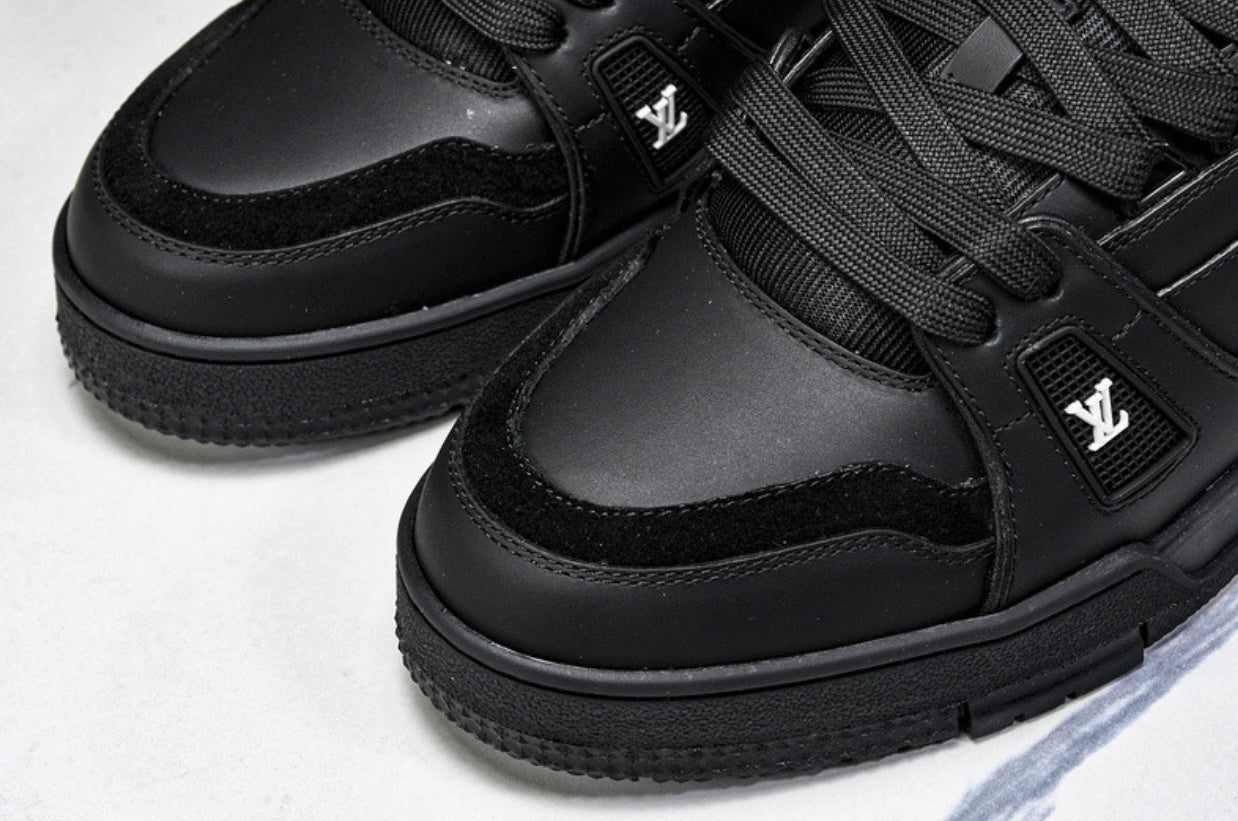 LOU V Trainer