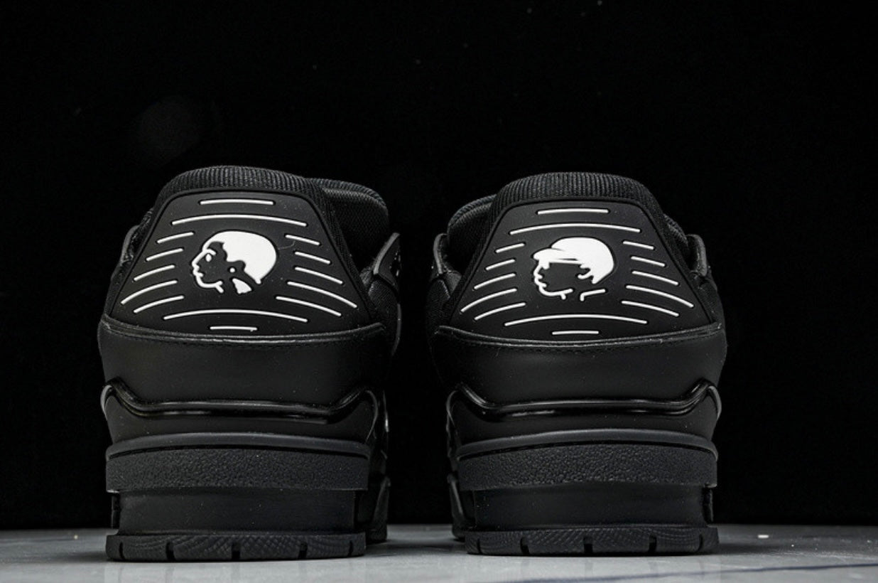 LOU V Trainer