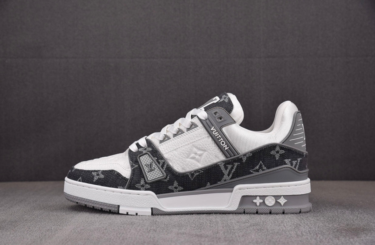 LOU V Trainer
