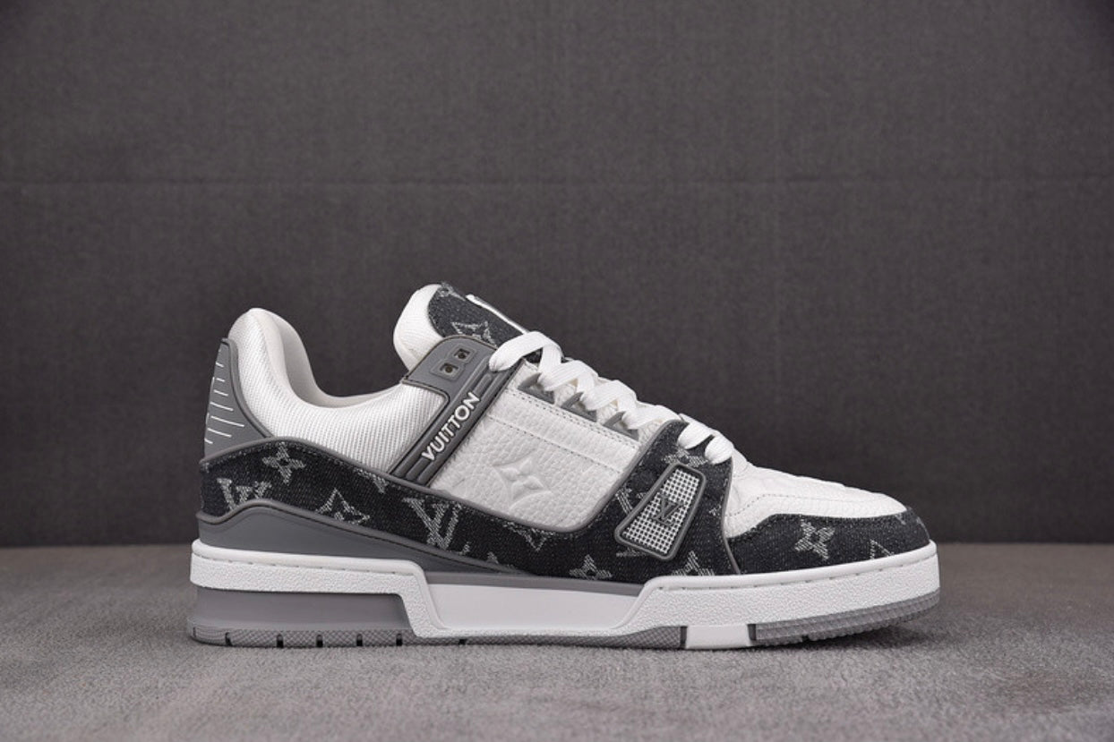 LOU V Trainer