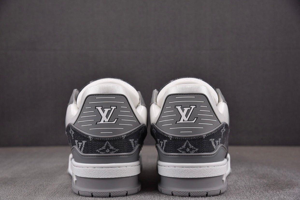 LOU V Trainer