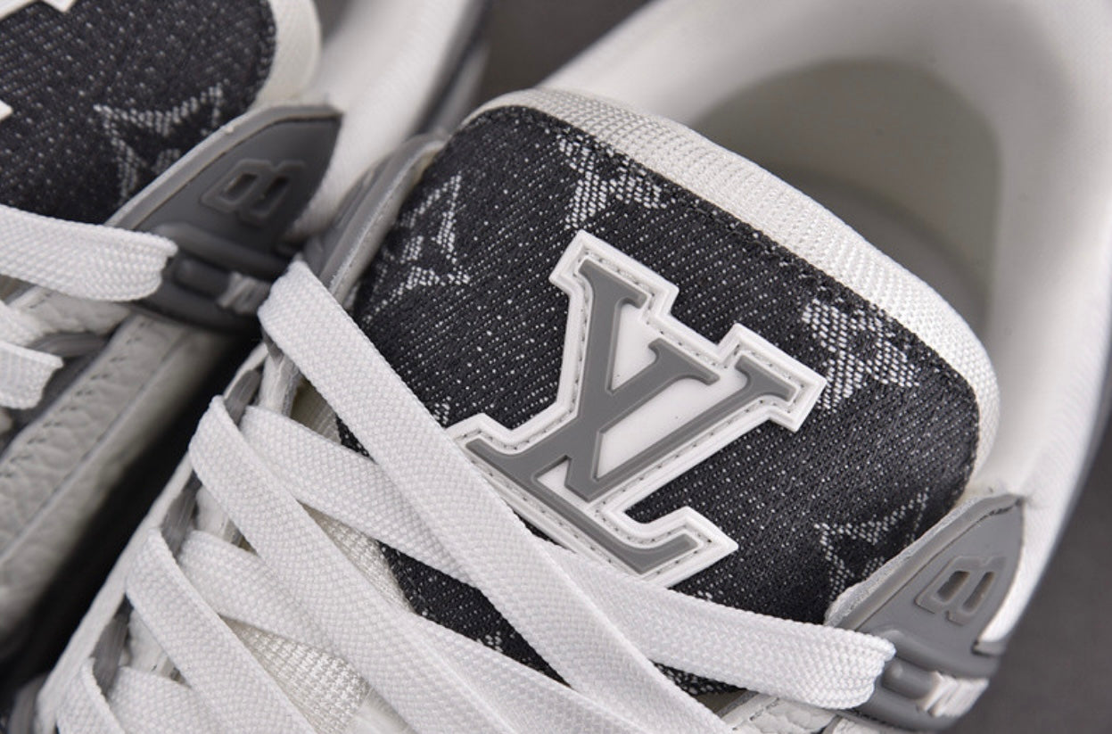 LOU V Trainer