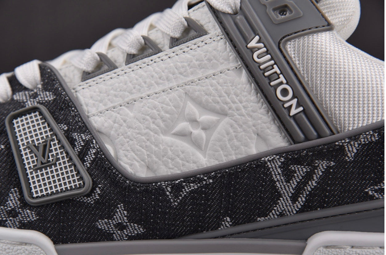 LOU V Trainer